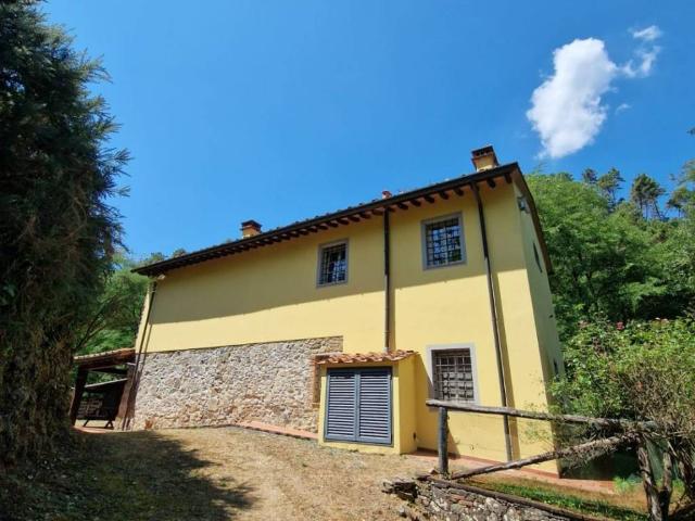 Rustico in vendita a Massarosa, Toscana