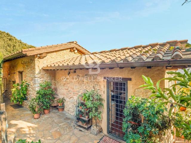Rustico in vendita a Camaiore, Toscana