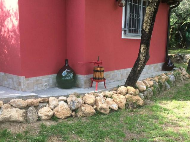 Rustico in vendita a Montebello, Camaiore