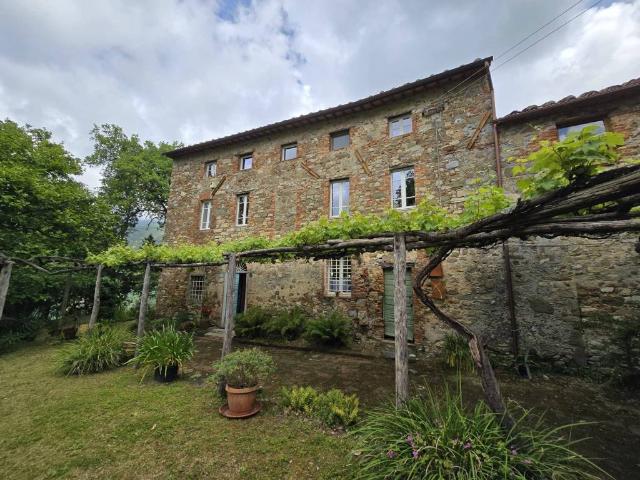 Rustico in vendita a Camaiore, Toscana