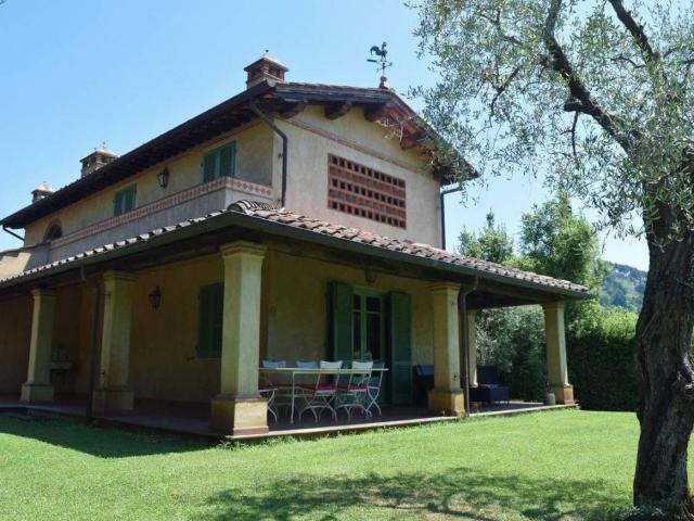 Rustico in vendita a Camaiore, Toscana
