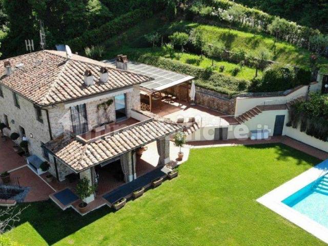 Rustico in vendita a Camaiore, Toscana