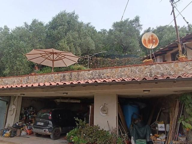 Rustico in vendita a Camaiore, Toscana