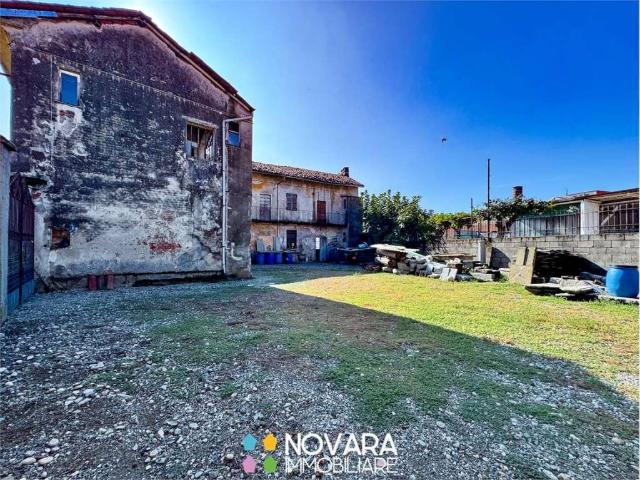 Rustico in vendita a Cameri, Novara