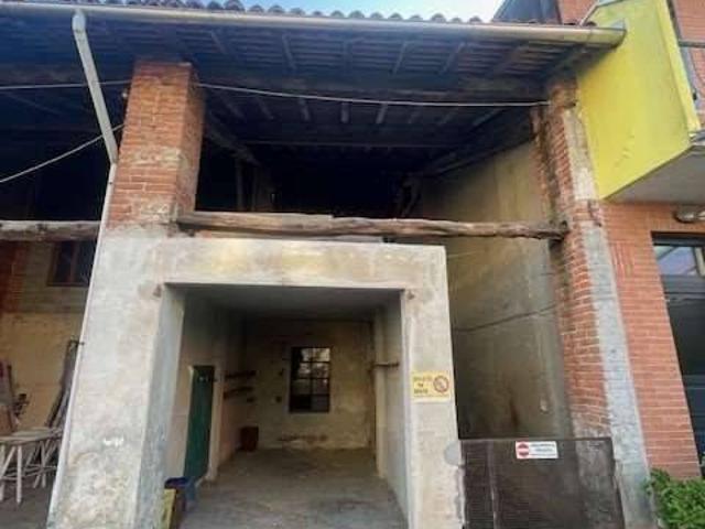Rustico in vendita a Cameri, Novara