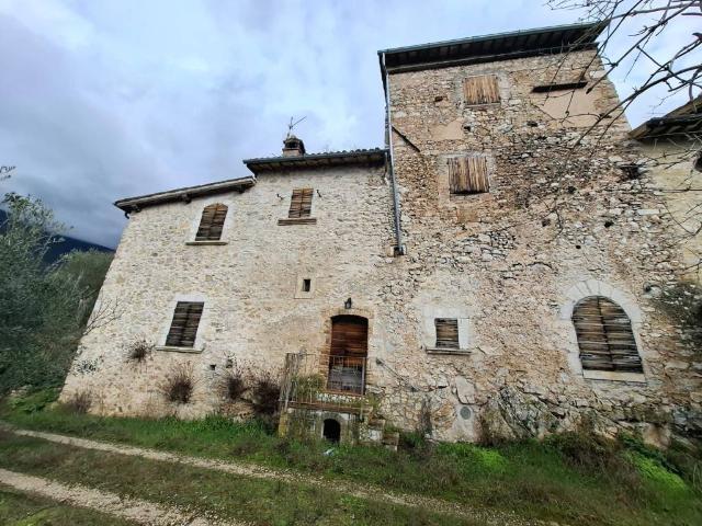 Rustico in vendita a Campello Sul Clitunno, Umbria