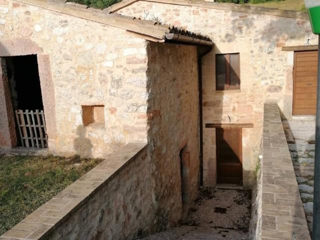 Rustico in vendita a Campello Sul Clitunno, Umbria