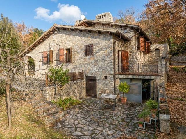 Rustico in vendita a Campello Sul Clitunno, Umbria
