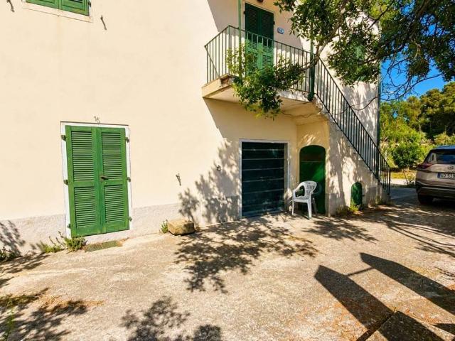 Rustico in vendita a Campo nell'Elba, Marina Di Campo