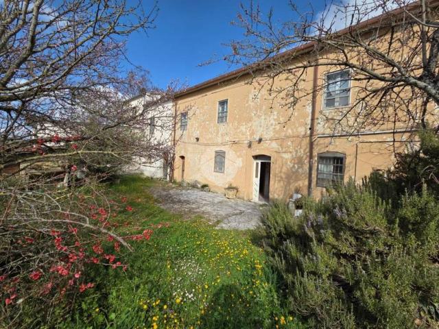 Rustico in vendita a Campobasso, Molise