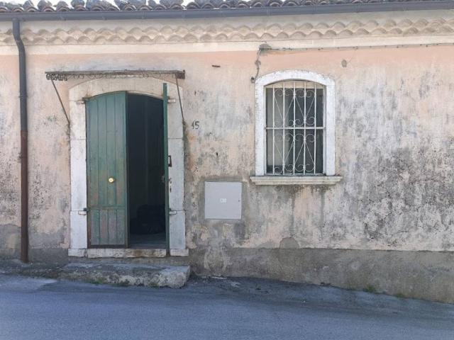 Rustico in vendita a Campochiaro, Molise