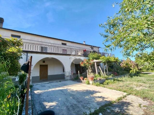 Rustico in vendita a Campobasso, Molise