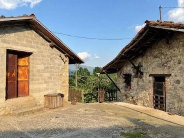 Rustico in vendita a Poggio, Camporgiano