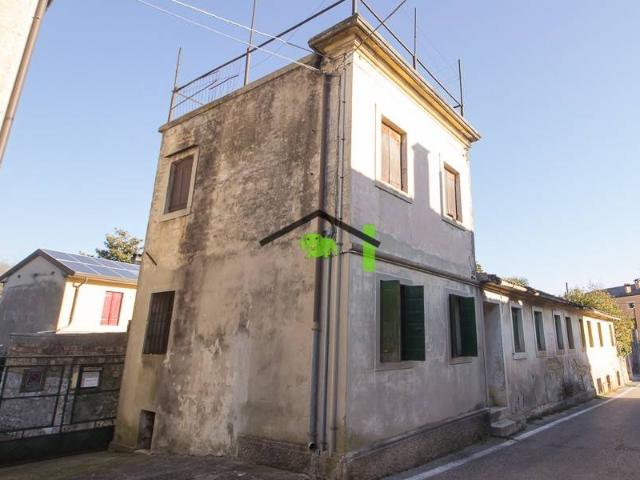 Rustico in vendita a Caneva, Friuli-Venezia Giulia