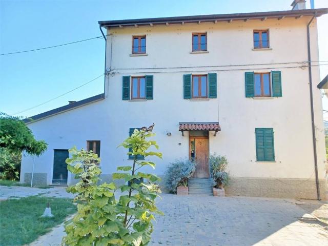 Rustico in vendita a Canneto Pavese, Lombardia