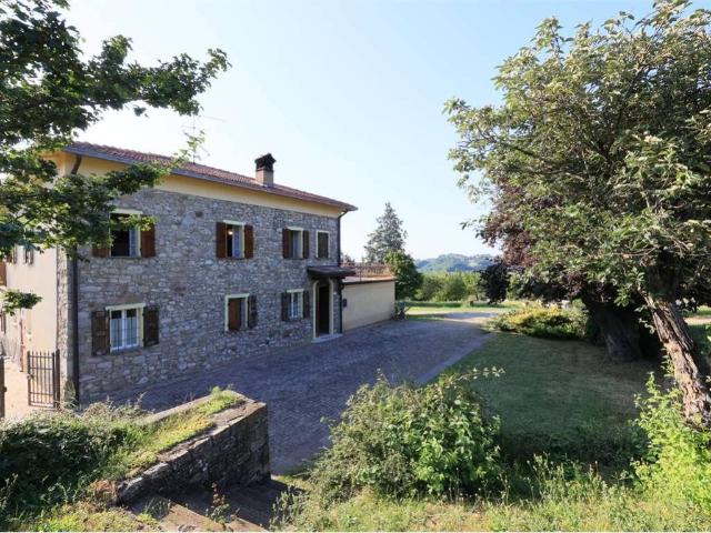 Rustico in vendita a Val d’Enza, Re