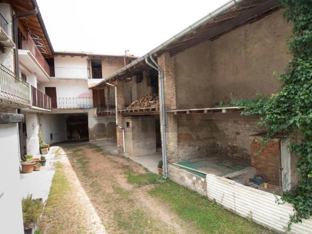 Rustico in vendita a Comunità Montana del Piambello, Cantello