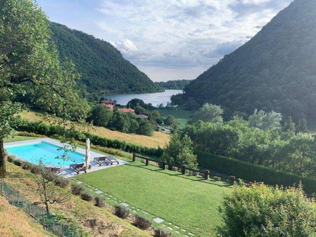Rustico in vendita a Canzo, Lombardia