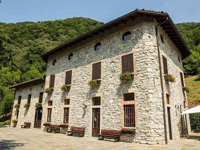 Rustico in vendita a Canzo, Lombardia