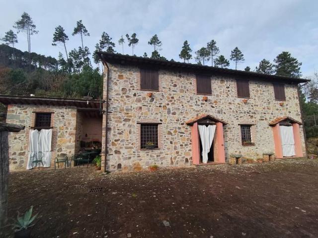 Rustico in vendita a Castelvecchio di Compito, Capannori