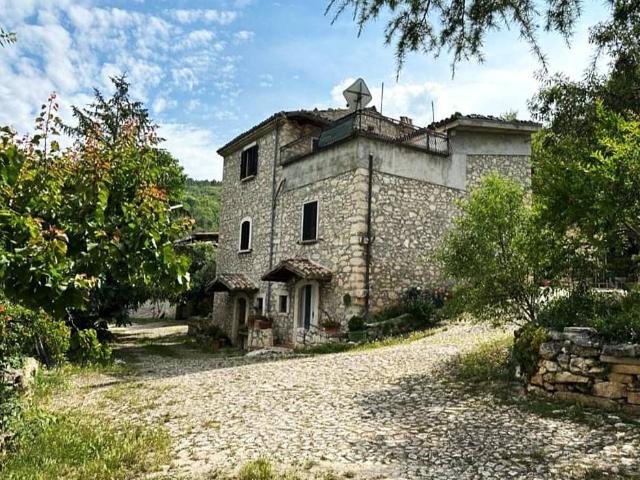 Rustico in vendita a Capestrano, Abruzzo