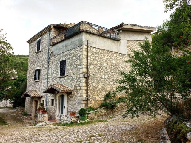 Rustico in vendita a Capestrano, Abruzzo