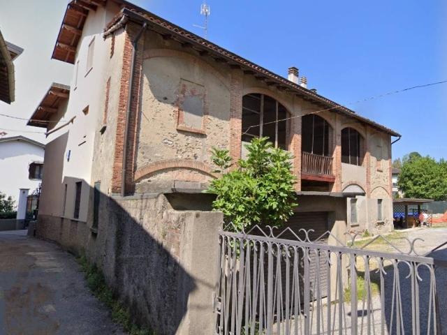 Rustico in vendita a Capiago Intimiano, Lombardia