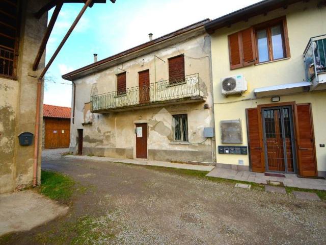 Rustico in vendita a Caponago, Lombardia