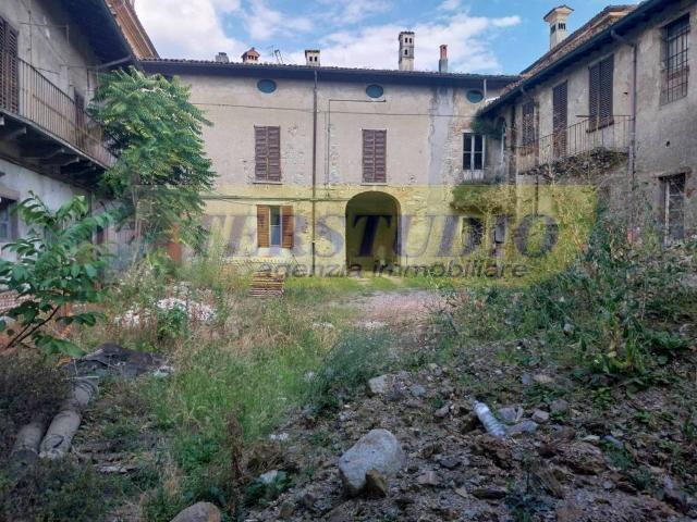 Rustico in vendita a Caprino Bergamasco, Lombardia