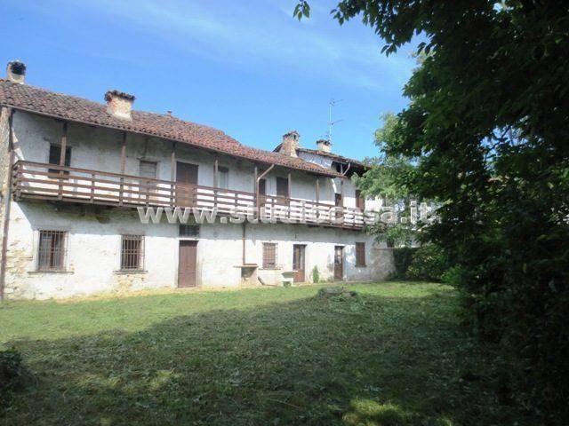 Rustico in vendita a Caprino Bergamasco, Lombardia