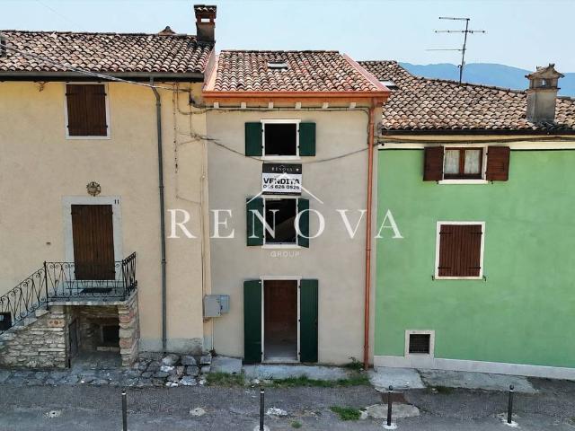 Rustico in vendita a Caprino Veronese, Veneto