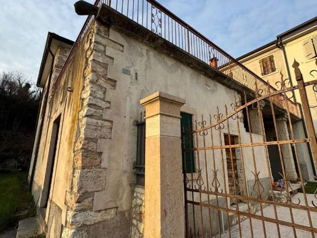 Rustico in vendita a Caprino Veronese, Veneto
