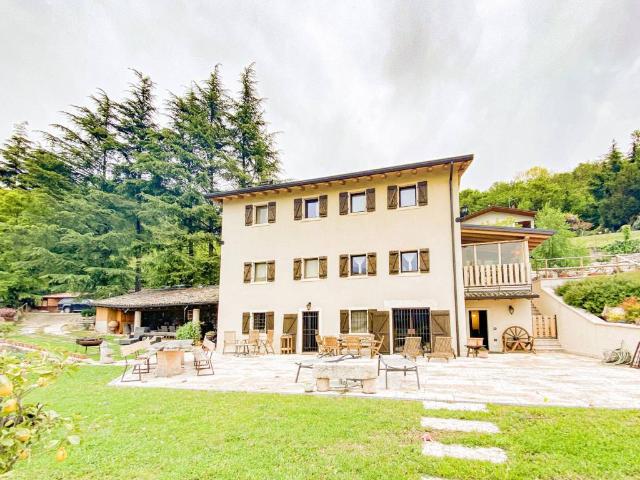Rustico in vendita a Pazzon, Caprino Veronese