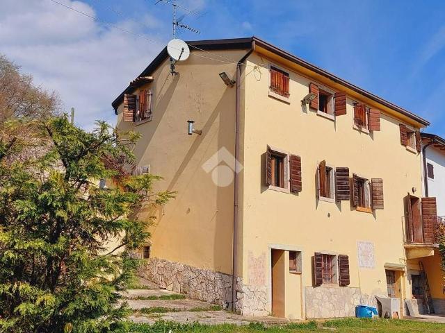 Rustico in vendita a Caprino Veronese, Veneto