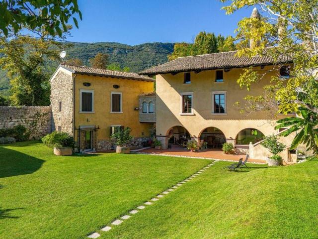 Villa Indipendente in vendita a Rubiana, Caprino Veronese