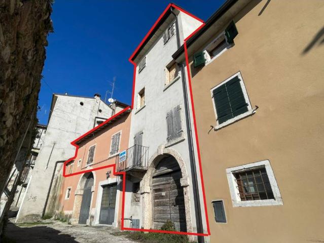 Rustico in vendita a Rubiana, Caprino Veronese