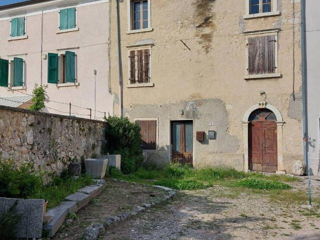 Rustico in vendita a Caprino Veronese, Veneto