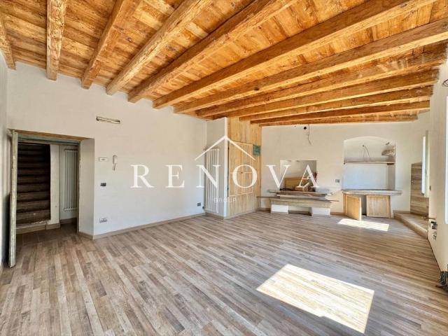 Rustico in vendita a Caprino Veronese, Veneto