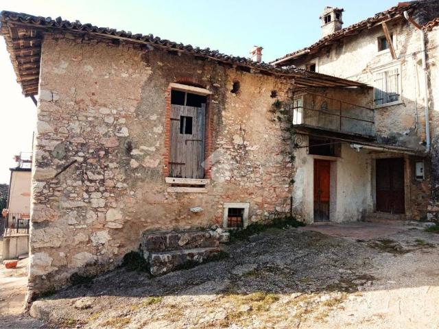 Rustico in vendita a Rubiana, Caprino Veronese