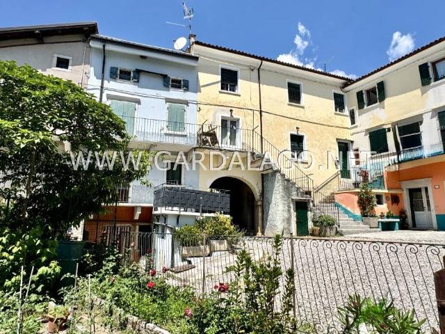 Rustico in vendita a Caprino Veronese, Veneto