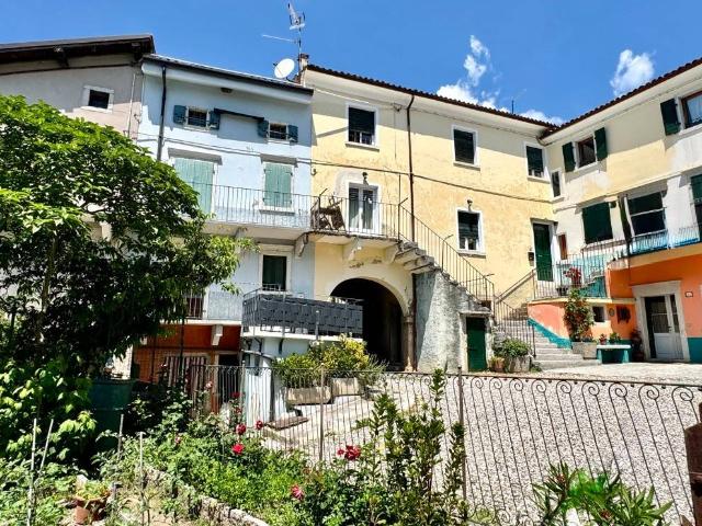 Rustico in vendita a Spiazzi, Caprino Veronese