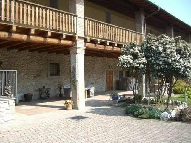Rustico in vendita a Pirlotti, Capriolo