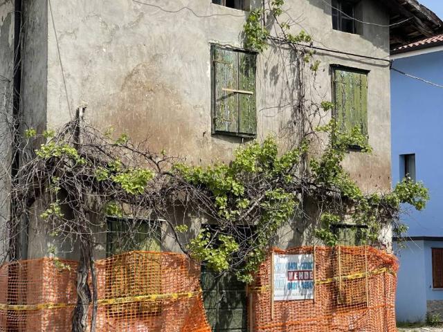 Rustico in vendita a Capriva Del Friuli, Friuli-Venezia Giulia