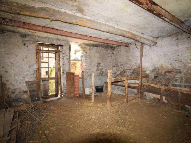 Rustico in vendita a Carlazzo, Lombardia