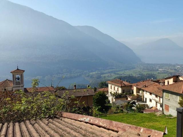 Rustico in vendita a Carlazzo, Lombardia