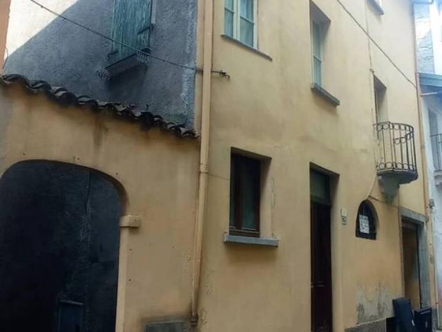 Rustico in vendita a Carlazzo, Lombardia