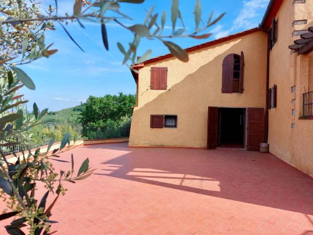 Rustico in vendita a Carmignano, Toscana