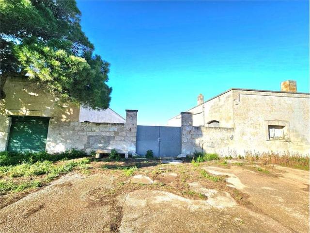 Rustico in vendita a Torre Santa Sabina, Puglia