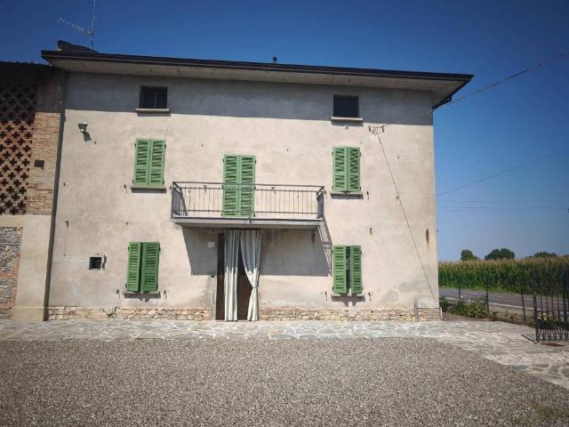 Rustico in vendita a Carpaneto Piacentino, Reggio Emilia
