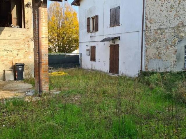 Rustico in vendita a Carpaneto Piacentino, Reggio Emilia